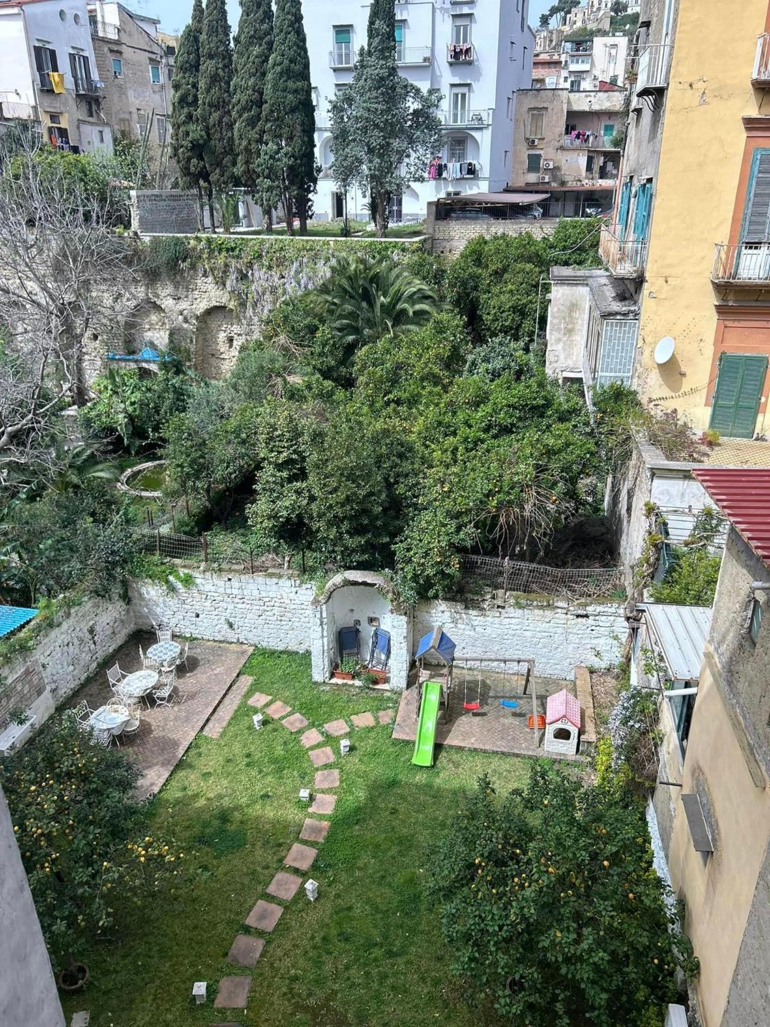 B&B Next Stop Napoli Bagian luar foto